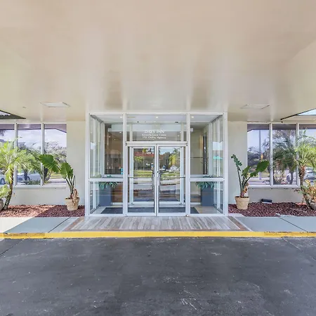 Days Inn By Wyndham Titusville Kennedy Space Center-2