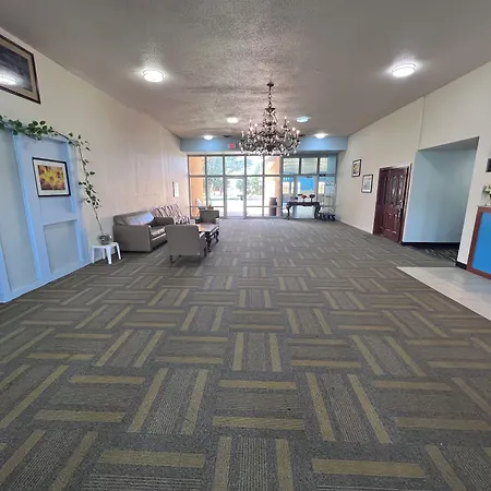 Colby Inn And Suites-3