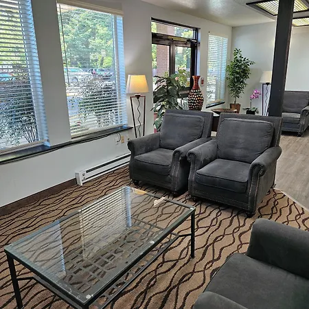 Quality Inn & Suites Vancouver North-3