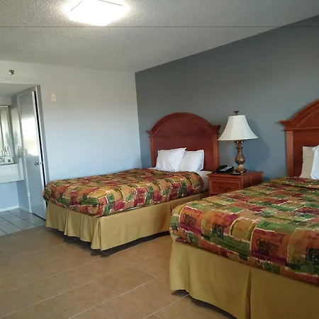 Travelodge By Wyndham Venice-3