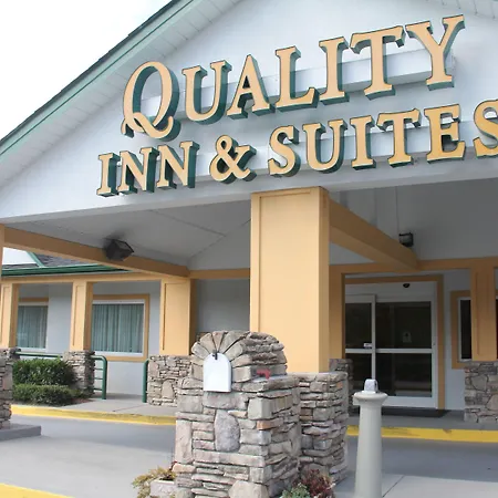 Quality Inn & Suites Biltmore East-3