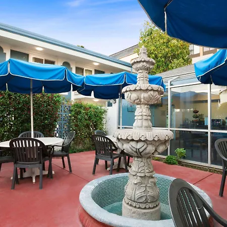 Travelodge By Wyndham Bakersfield-2