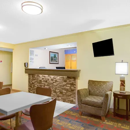 Super 8 By Wyndham Lewisburg-2