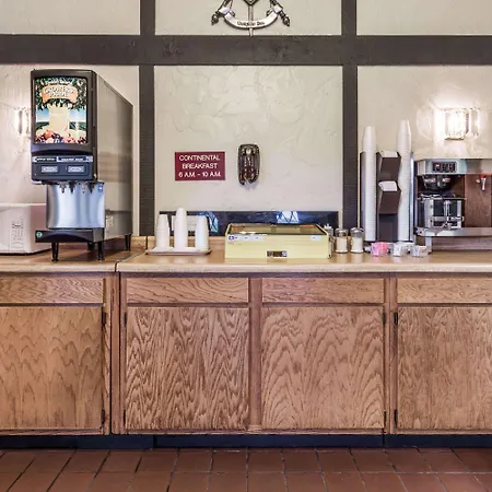 Knights Inn Racine-3