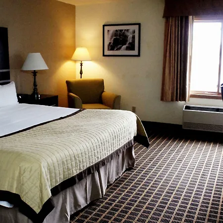 Baymont By Wyndham Green Bay-2