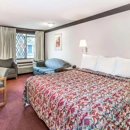 Knights Inn Racine-2
