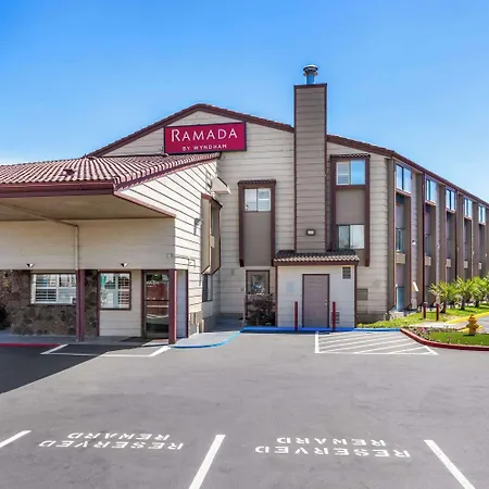 Ramada By Wyndham Medford Airport North-3