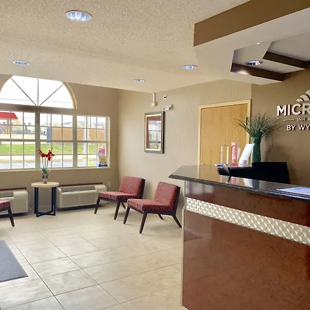 Microtel Inn & Suites By Wyndham Charleston-3