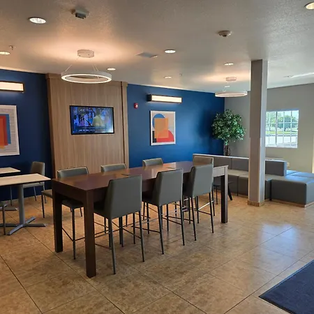 Microtel Inn & Suites By Wyndham Bluffs-3