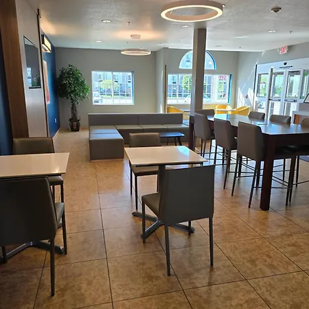 Microtel Inn & Suites By Wyndham Bluffs-2