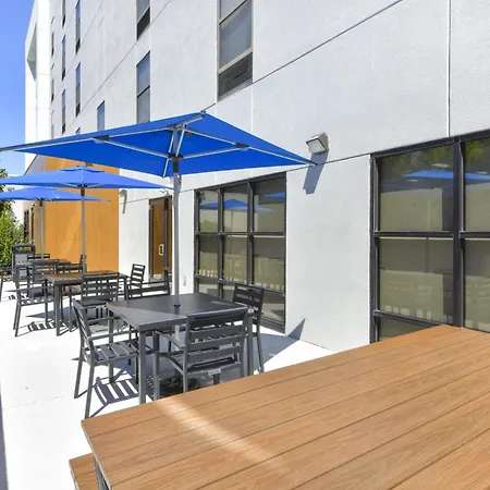 Hampton Inn & Suites Burlington-2