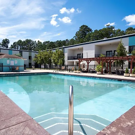 Cottonwood Suites Savannah Hotel & Conference Center-3