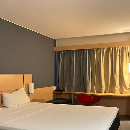 Ibis Catalao-3