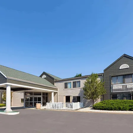 La Quinta Inn By Wyndham Sheboygan-2
