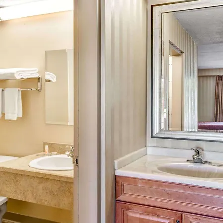 Homespring Inn & Studios - Hartford South - Rocky Hill-3