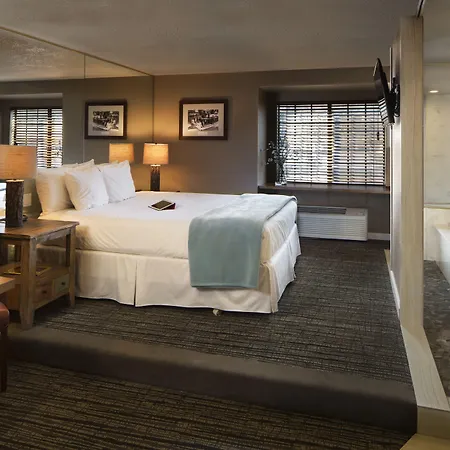 Postmarc Hotel And Spa Suites-3