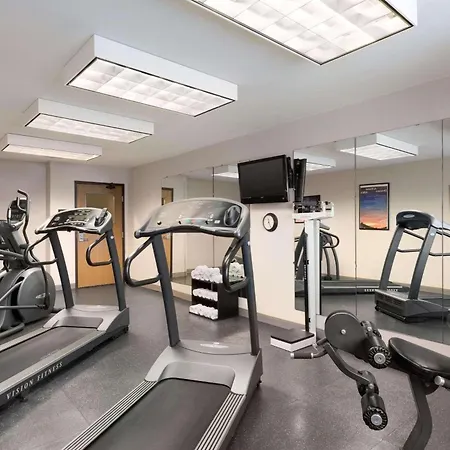 Country Inn & Suites By Radisson, Sidney, Ne-3