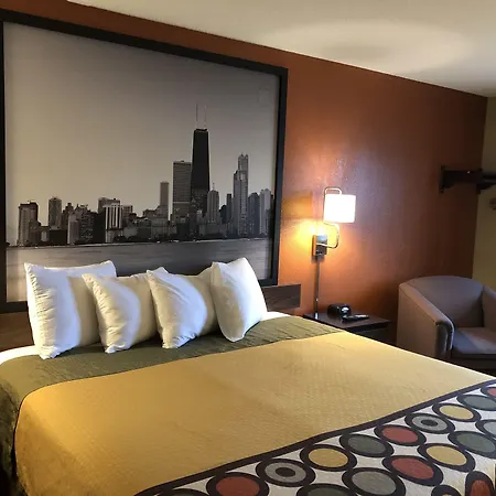 Super 8 By Wyndham Crystal Lake-2