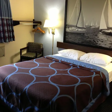 Super 8 By Wyndham New Castle-2