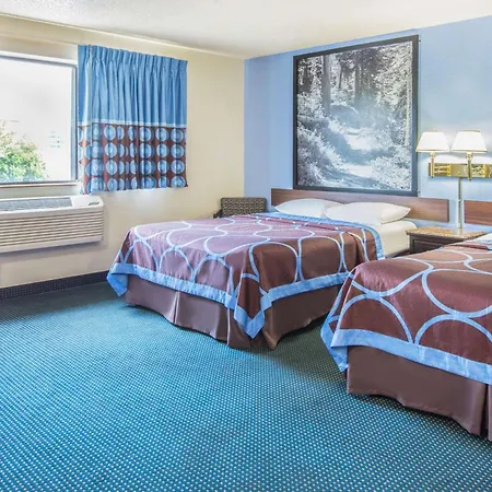 Super 8 By Wyndham New Castle-3