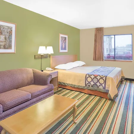 Super 8 By Wyndham East Moline-3