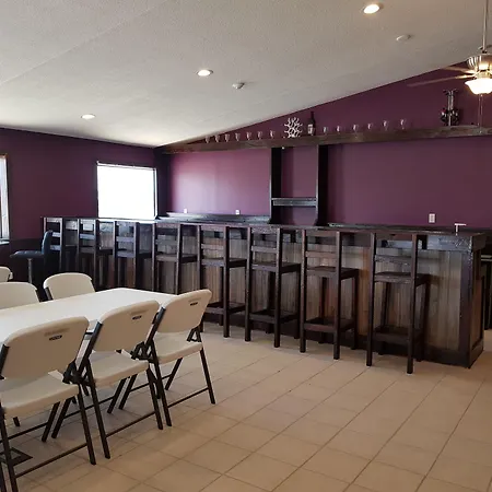 Le Mars Inn And Suites-3