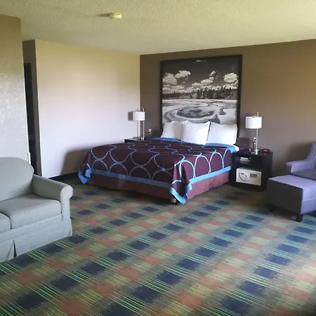 Super 8 By Wyndham Keokuk-3