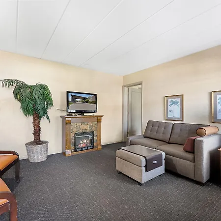 Days Inn & Suites By Wyndham Roseville/Detroit Area-3