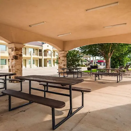 Surestay Hotel By Best Western Floresville-3