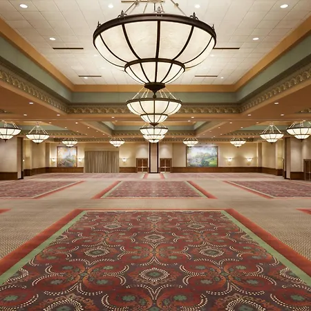 Chateau On The Lake Resort Spa And Convention Center-3