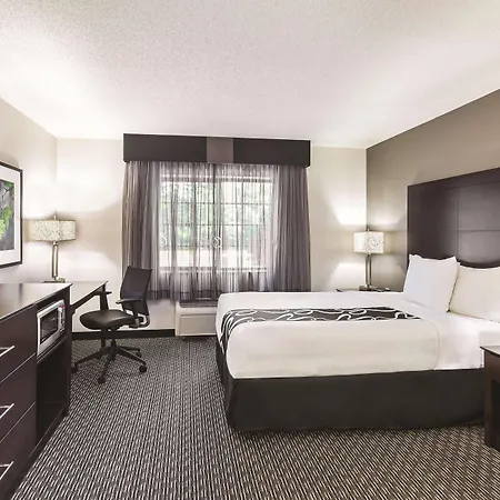 La Quinta By Wyndham Milwaukee Delafield-3