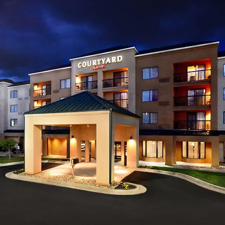 Courtyard Beckley-3