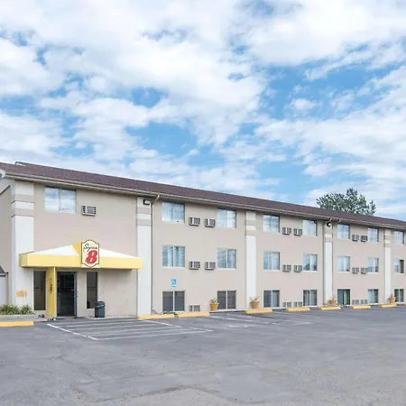 Super 8 By Wyndham Watertown-3