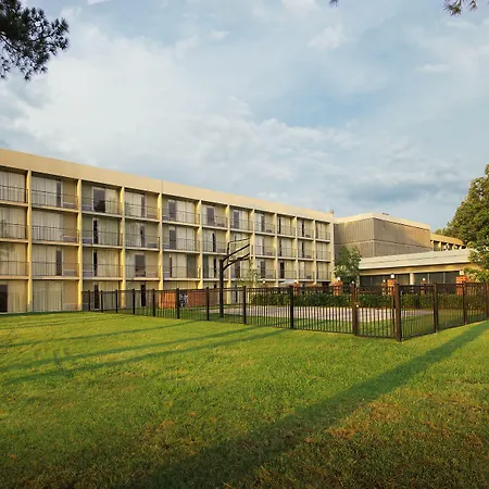 Historic Whispering Woods Hotel & Conference Center-2