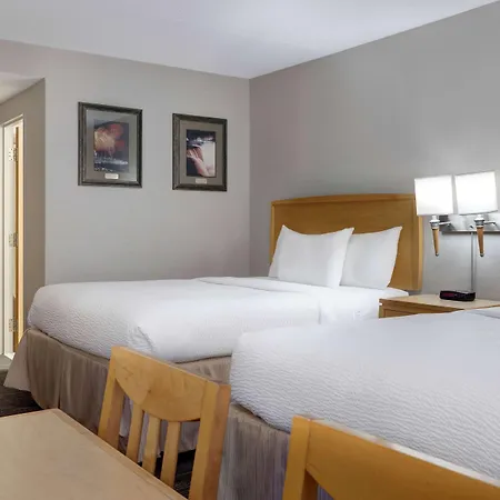Days Inn By Wyndham Niagara Falls Near The Falls-3