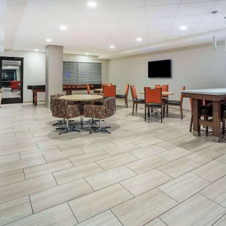 Days Inn & Suites By Wyndham Denver International Airport-3
