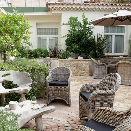 Best Western Premier Le Patio Des Artistes Wellness Jacuzzi-3