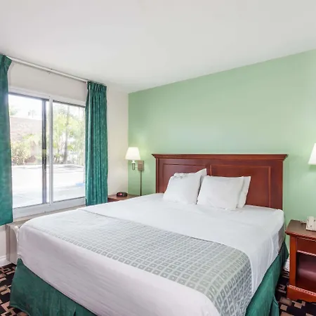 Ramada By Wyndham Oceanside-2