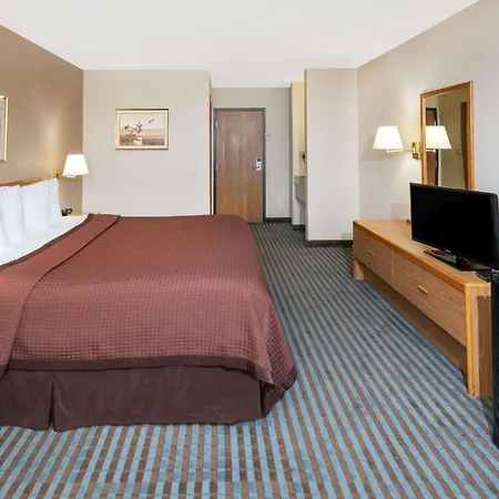 Days Inn By Wyndham Charleston-3