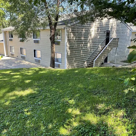 Nichols Inn & Suites-2