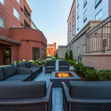 Courtyard Worcester-2