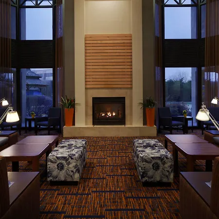 Courtyard Chicago St. Charles-3