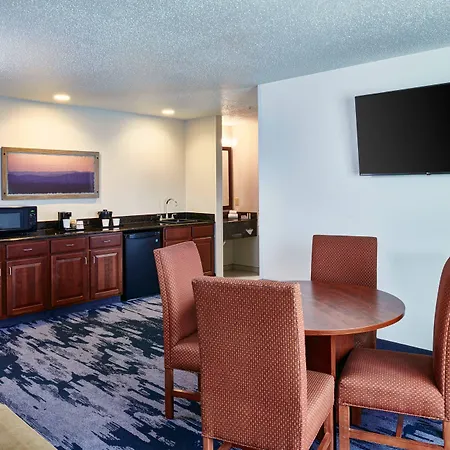 Fairfield Inn & Suites Detroit Livonia-3