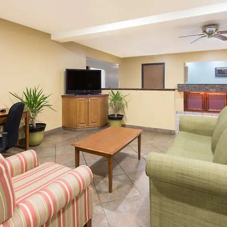 Super 8 By Wyndham Morgantown-3
