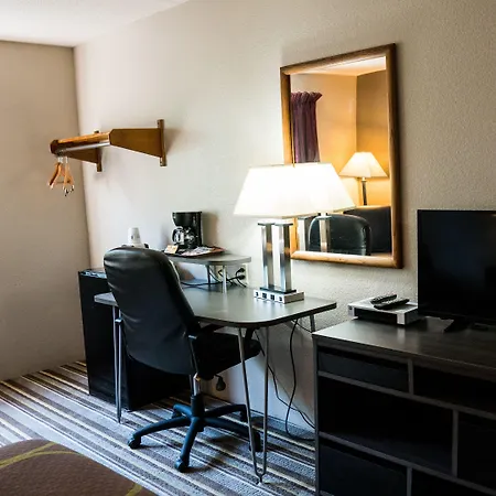 Super 8 By Wyndham Groton-3