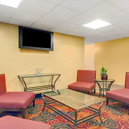 Super 8 By Wyndham Stamford/New York City Area-2