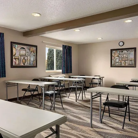 Super 8 By Wyndham Joliet I-55 N/Chicago-2