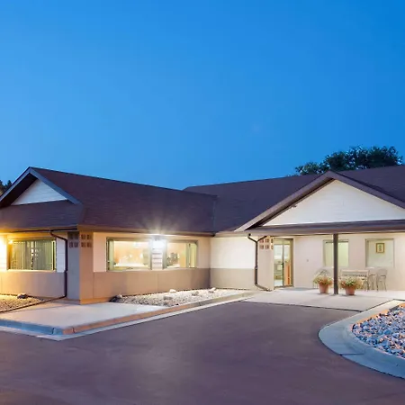 Super 8 By Wyndham Hot Springs-3