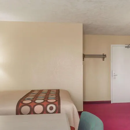 Super 8 By Wyndham Nephi-2