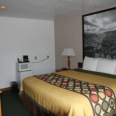 Super 8 By Wyndham Fairmont-2